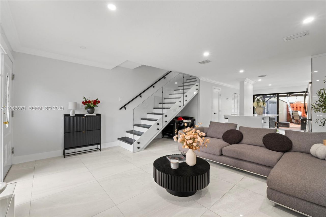 10908 NW 7th St, Unit 403, Miami, FL 33172 Photo