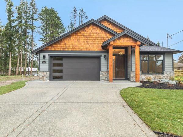 858 Wembley Rd, Parksville, BC V9P 2E6