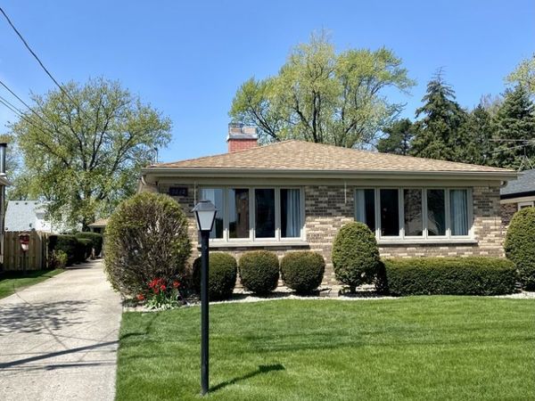 2242 Eastview Drive, Des Plaines, IL 60018