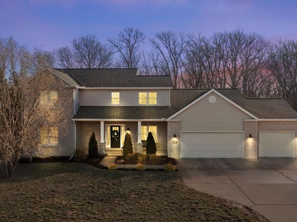 102 Fox Run Drive, Mahomet, IL 61853