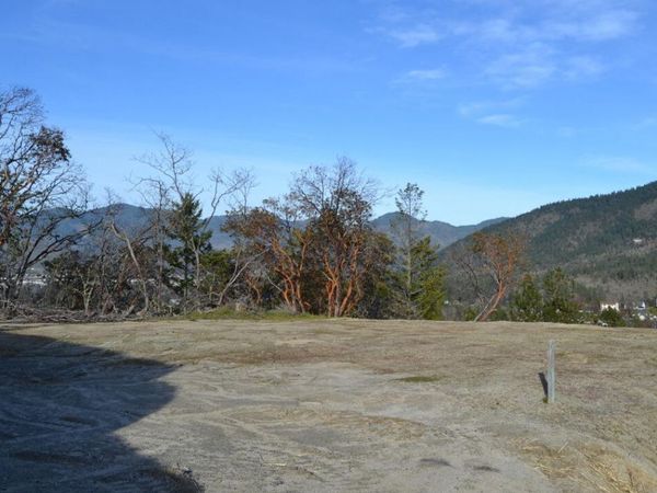 2040 SE Wyndham Way, Grants Pass, OR 97527