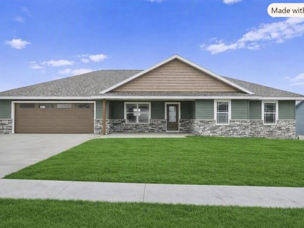 1020 Sage Oak Circle, Manchester, IA 52057