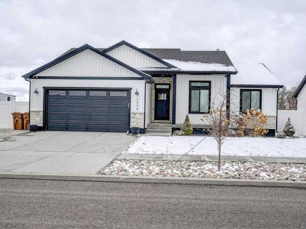 1598 Petersburg Dr, Chubbuck, ID 83202