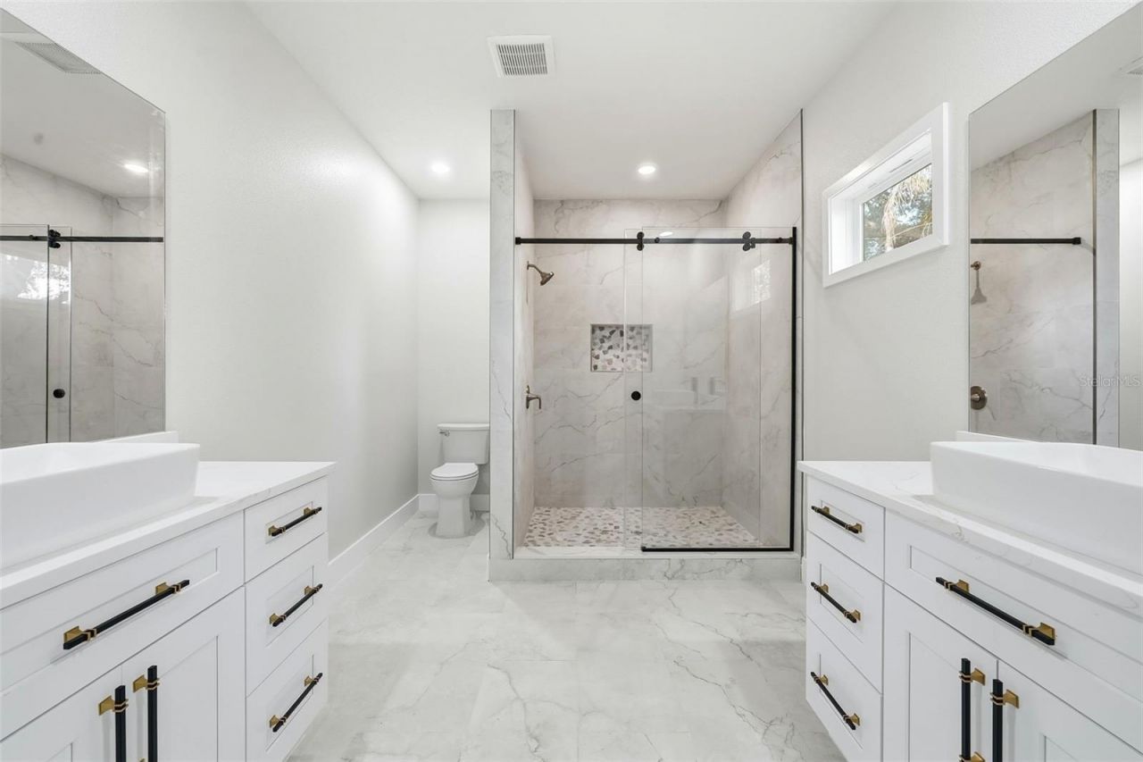 5663 W Central Avenue, Orlando, FL 32811 Photo