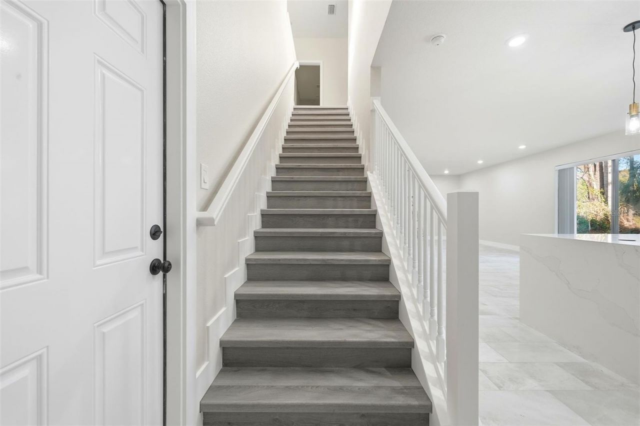 5663 W Central Avenue, Orlando, FL 32811 Photo