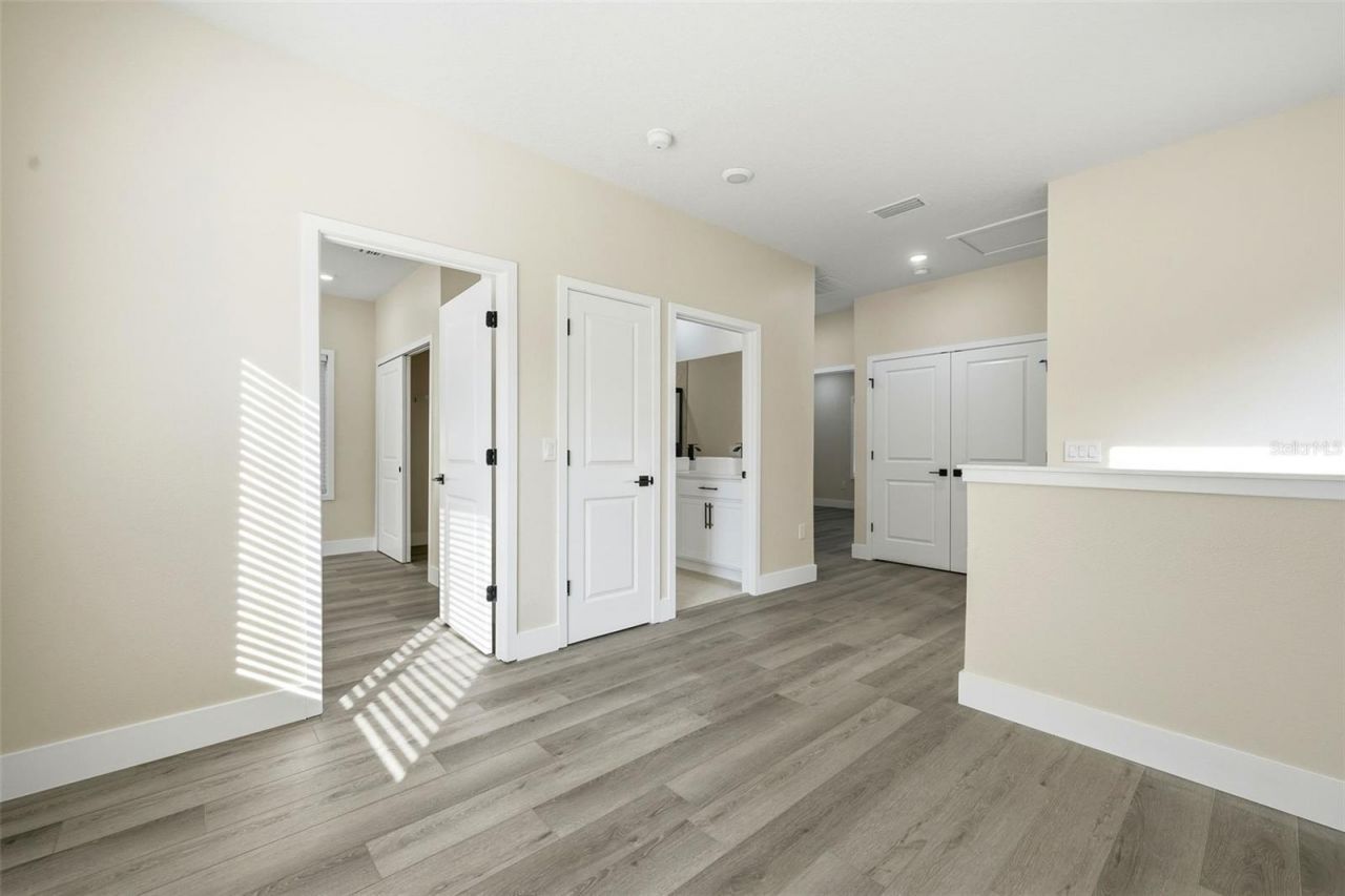 5663 W Central Avenue, Orlando, FL 32811 Photo