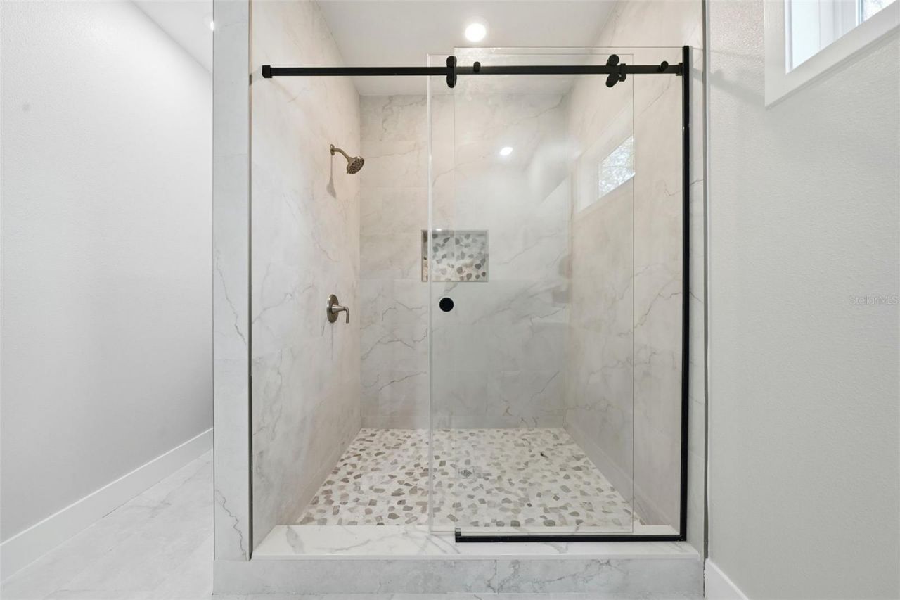 5663 W Central Avenue, Orlando, FL 32811 Photo