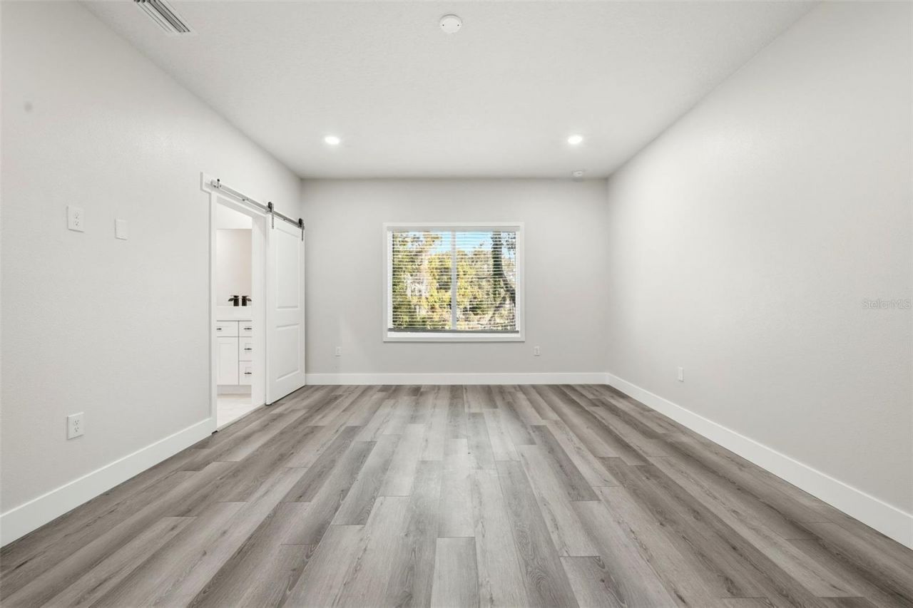 5663 W Central Avenue, Orlando, FL 32811 Photo