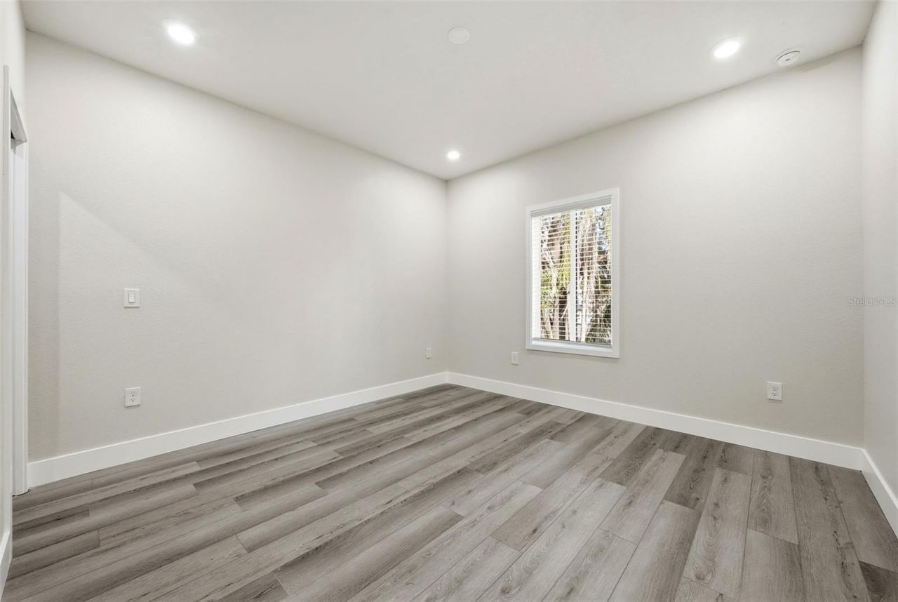 5663 W Central Avenue, Orlando, FL 32811 Photo