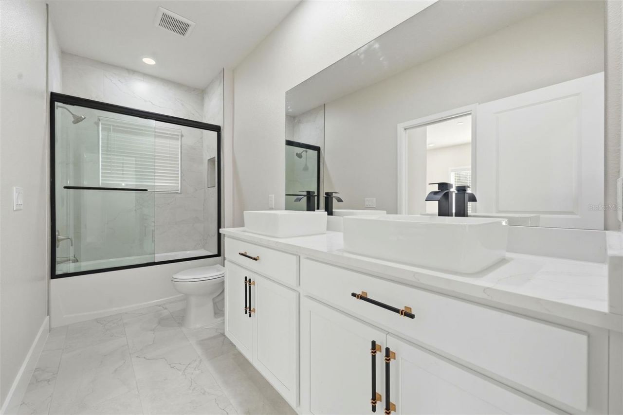 5663 W Central Avenue, Orlando, FL 32811 Photo