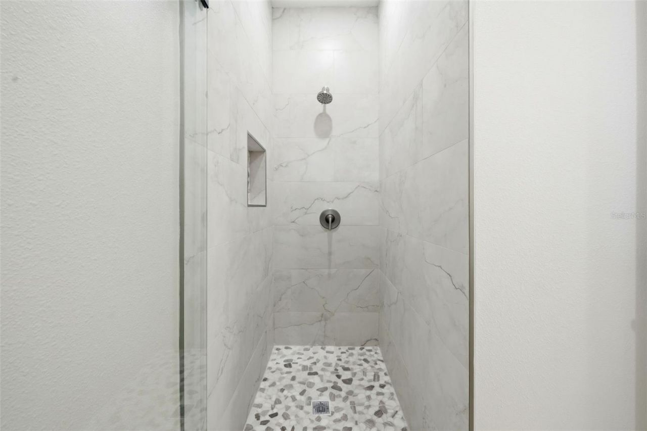 5663 W Central Avenue, Orlando, FL 32811 Photo