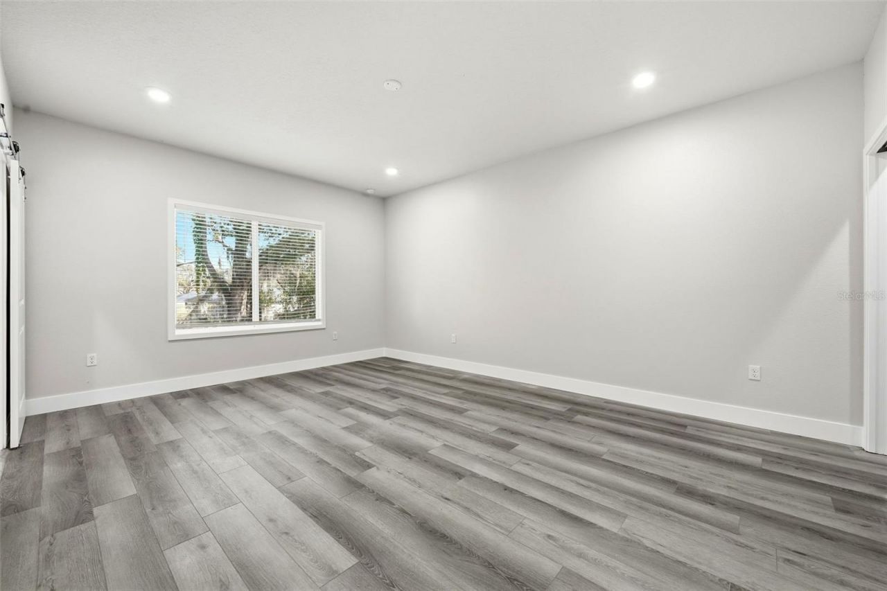 5663 W Central Avenue, Orlando, FL 32811 Photo