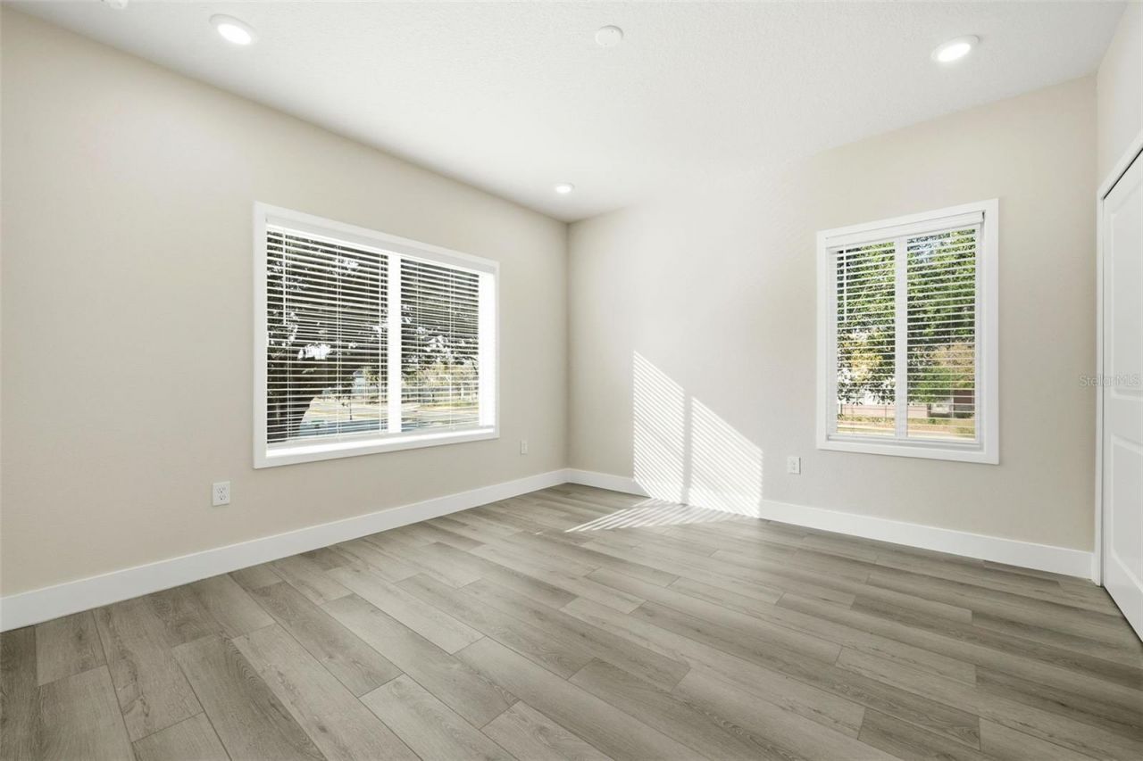 5663 W Central Avenue, Orlando, FL 32811 Photo