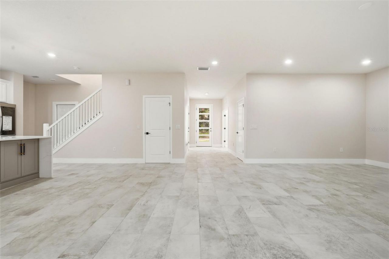 5663 W Central Avenue, Orlando, FL 32811 Photo