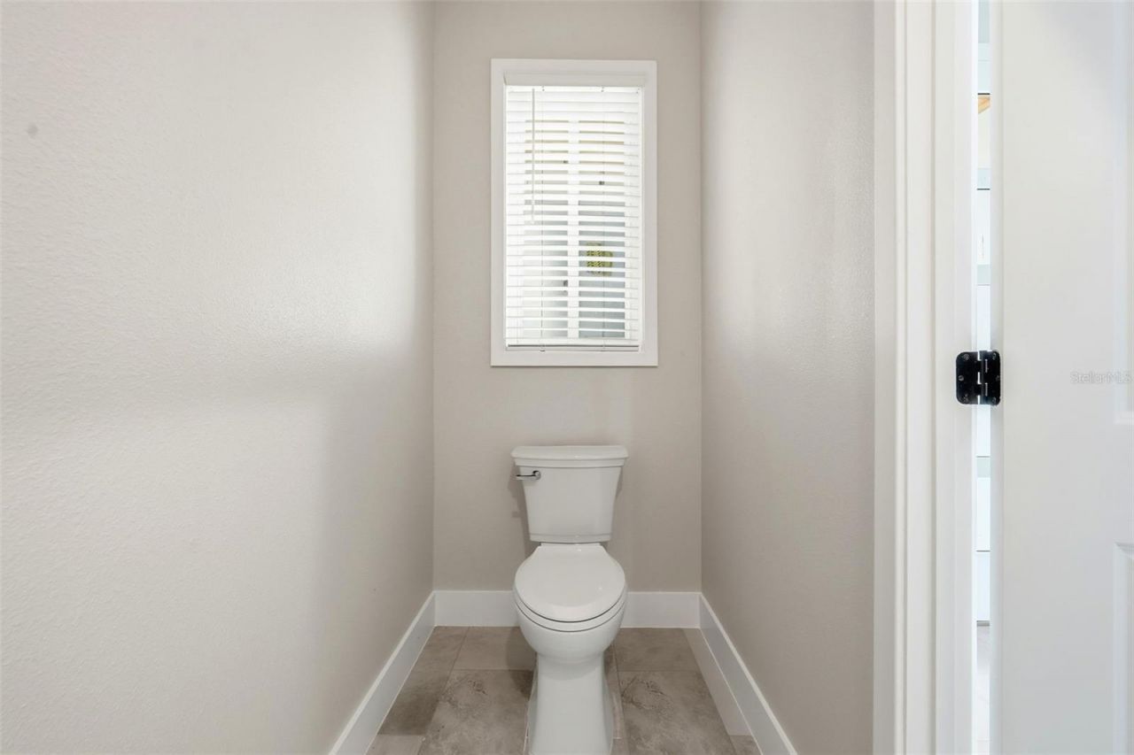 5663 W Central Avenue, Orlando, FL 32811 Photo