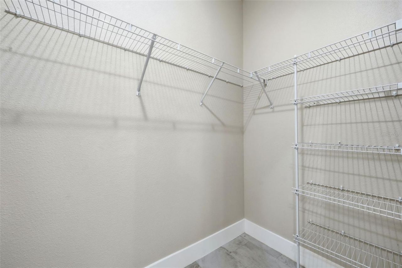 5663 W Central Avenue, Orlando, FL 32811 Photo