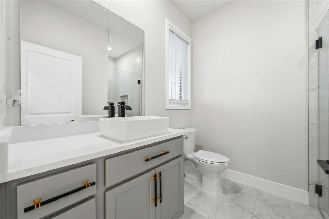 5663 W Central Avenue, Orlando, FL 32811 Photo