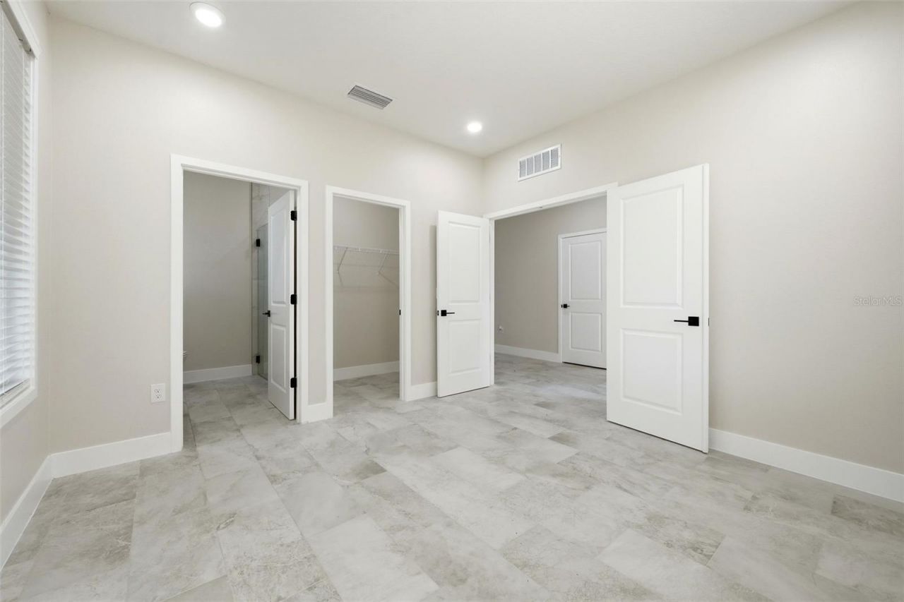 5663 W Central Avenue, Orlando, FL 32811 Photo