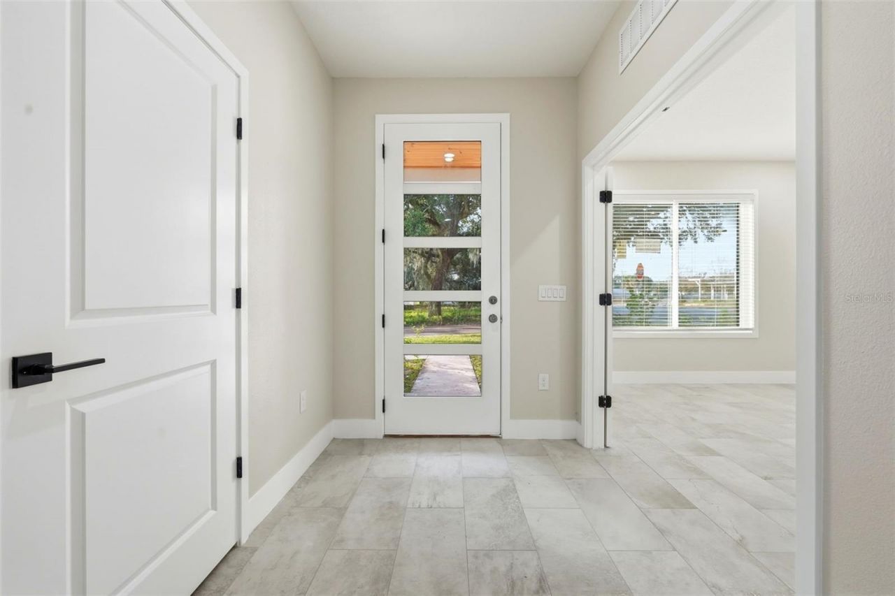 5663 W Central Avenue, Orlando, FL 32811 Photo