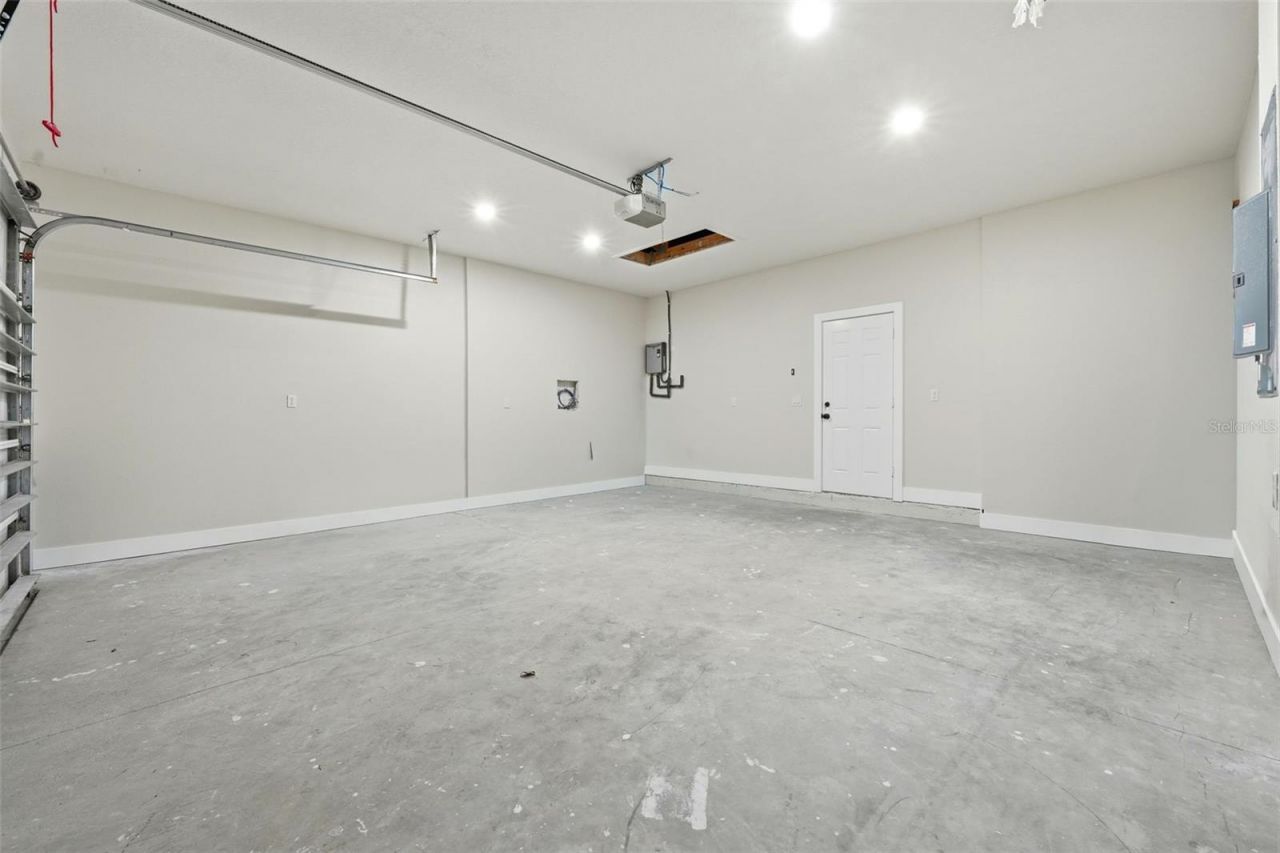 5663 W Central Avenue, Orlando, FL 32811 Photo