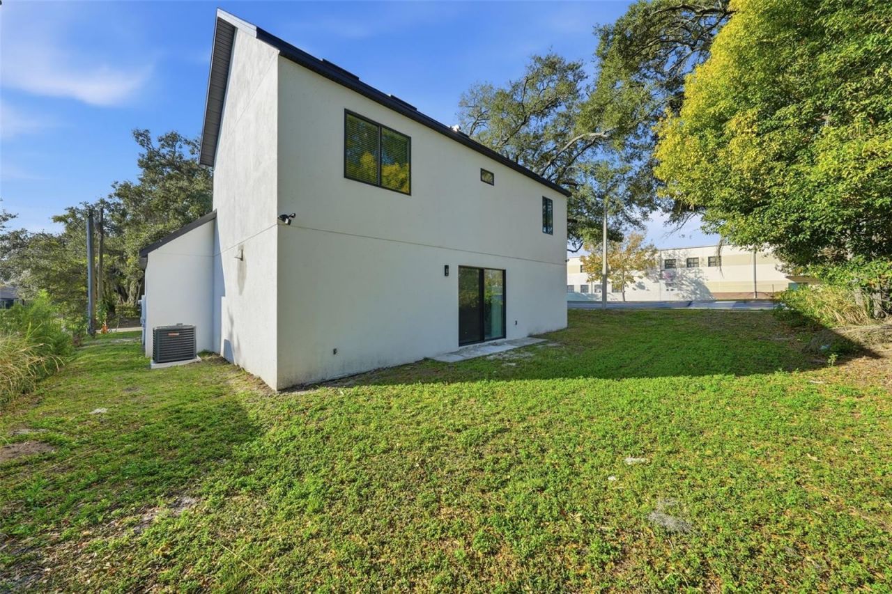 5663 W Central Avenue, Orlando, FL 32811 Photo