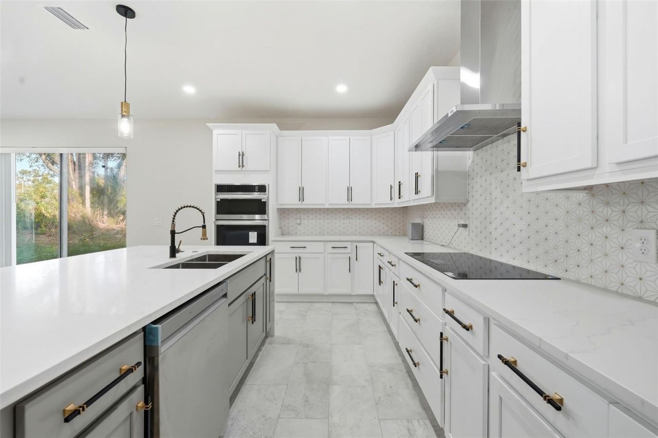 5663 W Central Avenue, Orlando, FL 32811 Photo