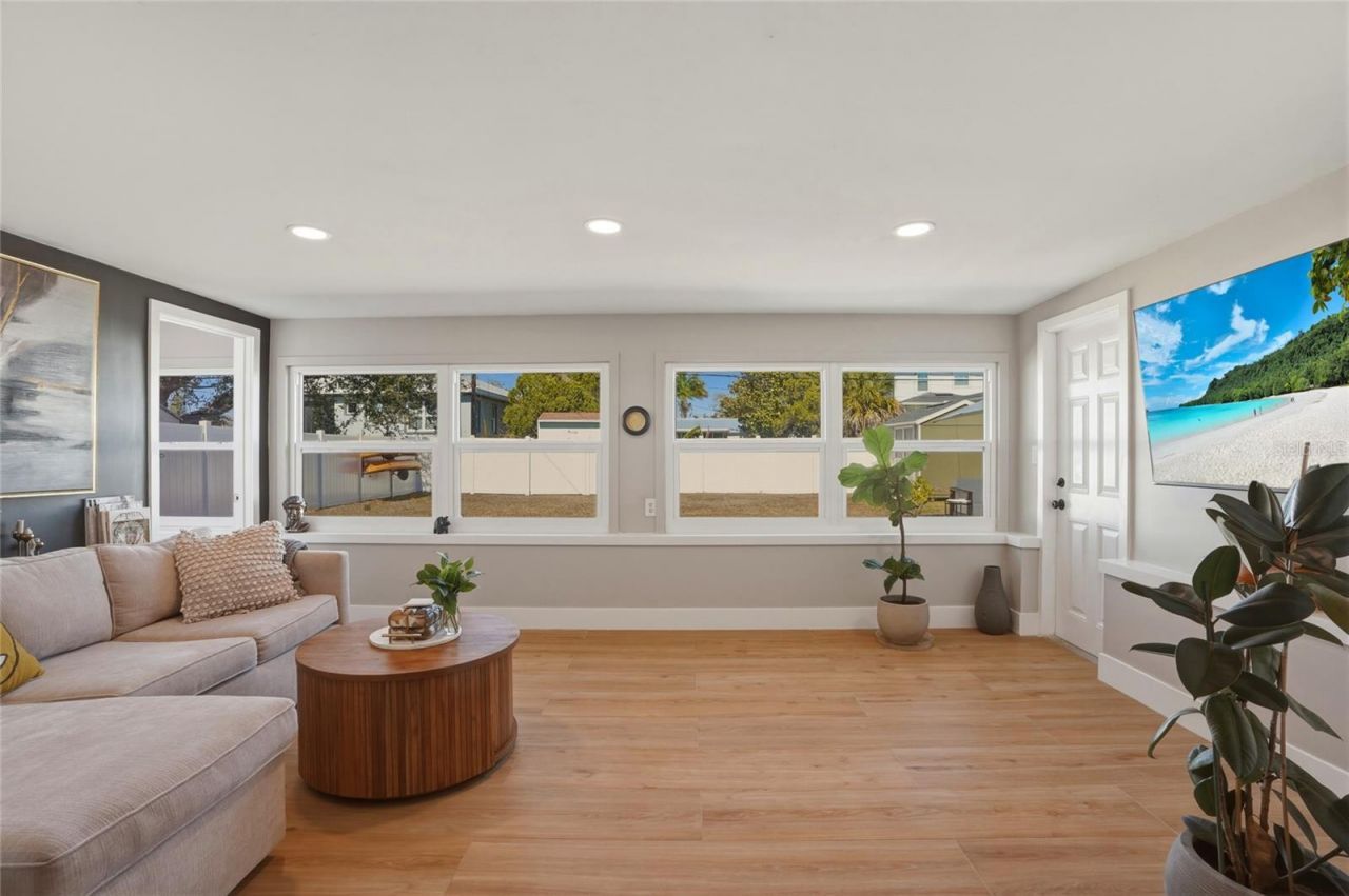 411 42nd Avenue Ne, Saint Petersburg, FL 33703 Photo