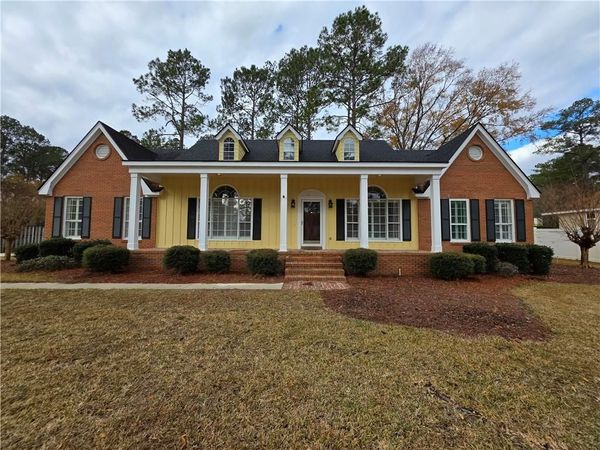 1049 Riverdale Drive , Waycross, GA 31503