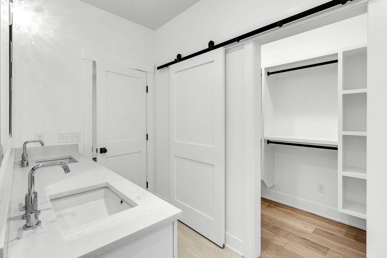 1921 Chestnut Oak Lane Photo 35