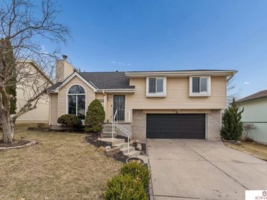 10859 Newport Avenue, Omaha, NE 68164