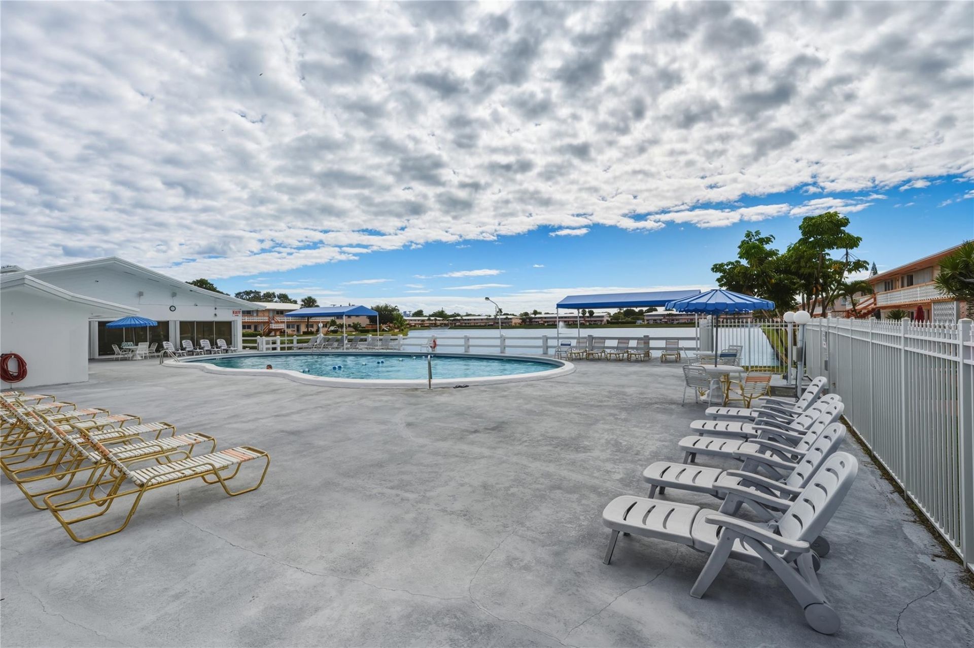 900 SW 10 Terrace, Unit 11S, Hallandale Beach, FL 33009 Photo