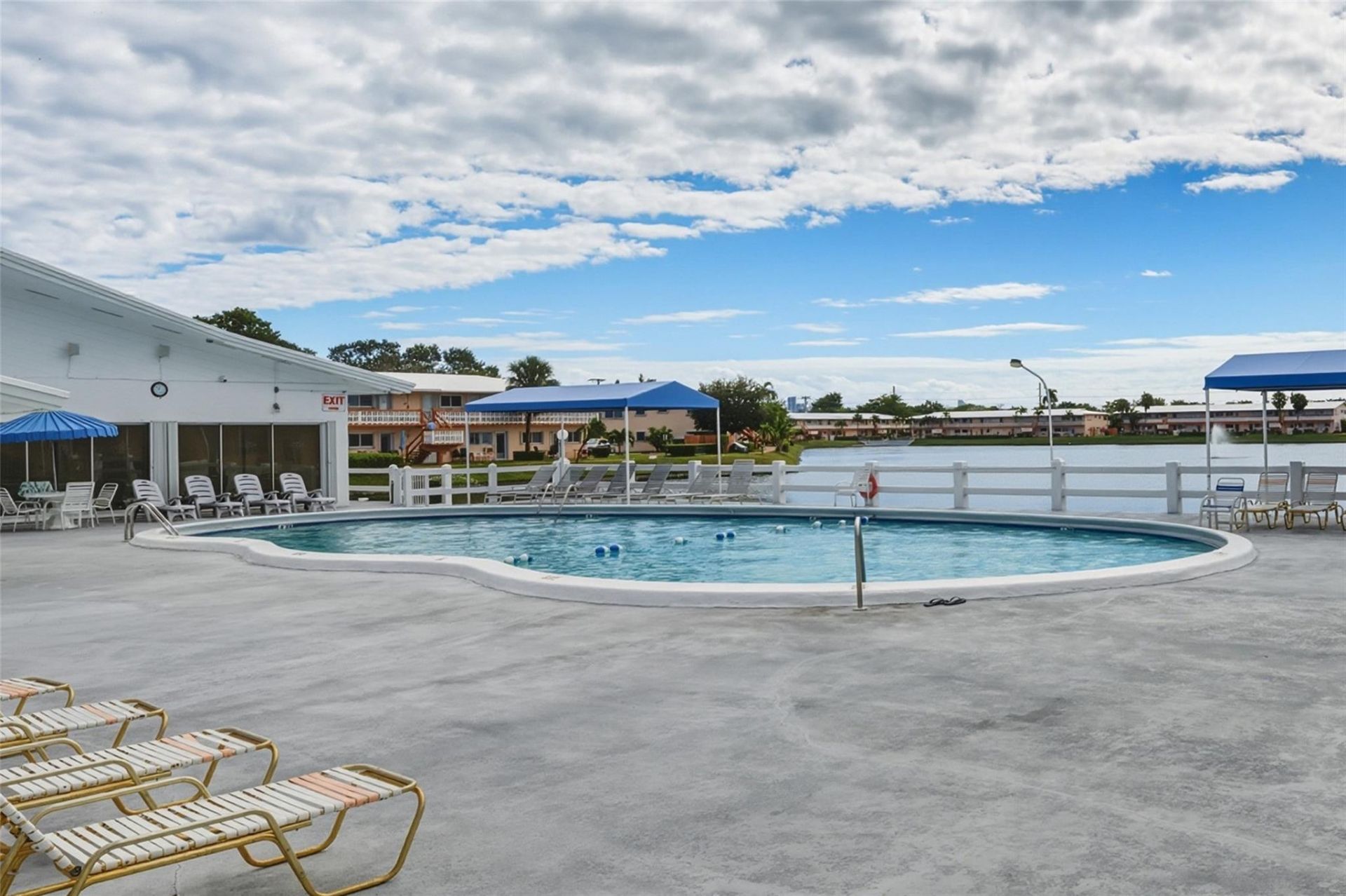 900 SW 10 Terrace, Unit 11S, Hallandale Beach, FL 33009 Photo