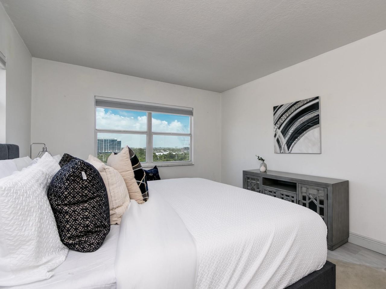 2555 NE 11th St, Unit PH1, Fort Lauderdale, FL 33304 Photo