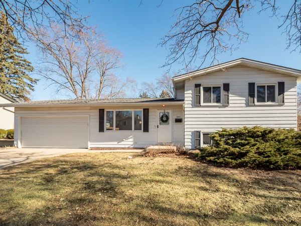 943 Cambridge Lane, Crystal Lake, IL 60014