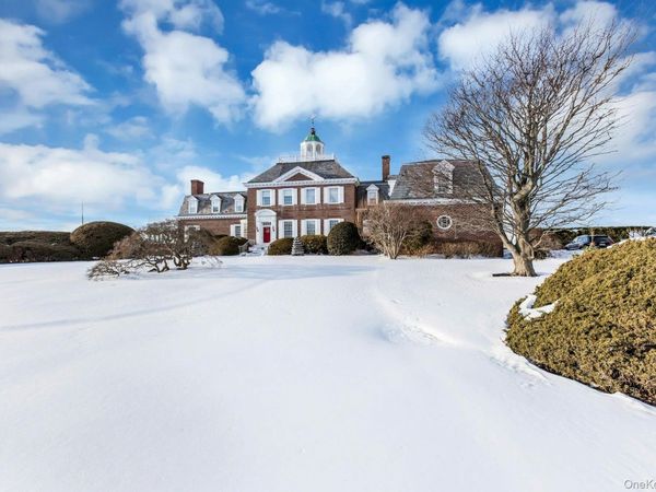 2 Wallis Lane , Saint James, NY 11780