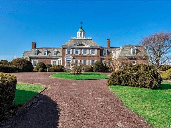 2 Wallis Lane, Saint James, NY 11780