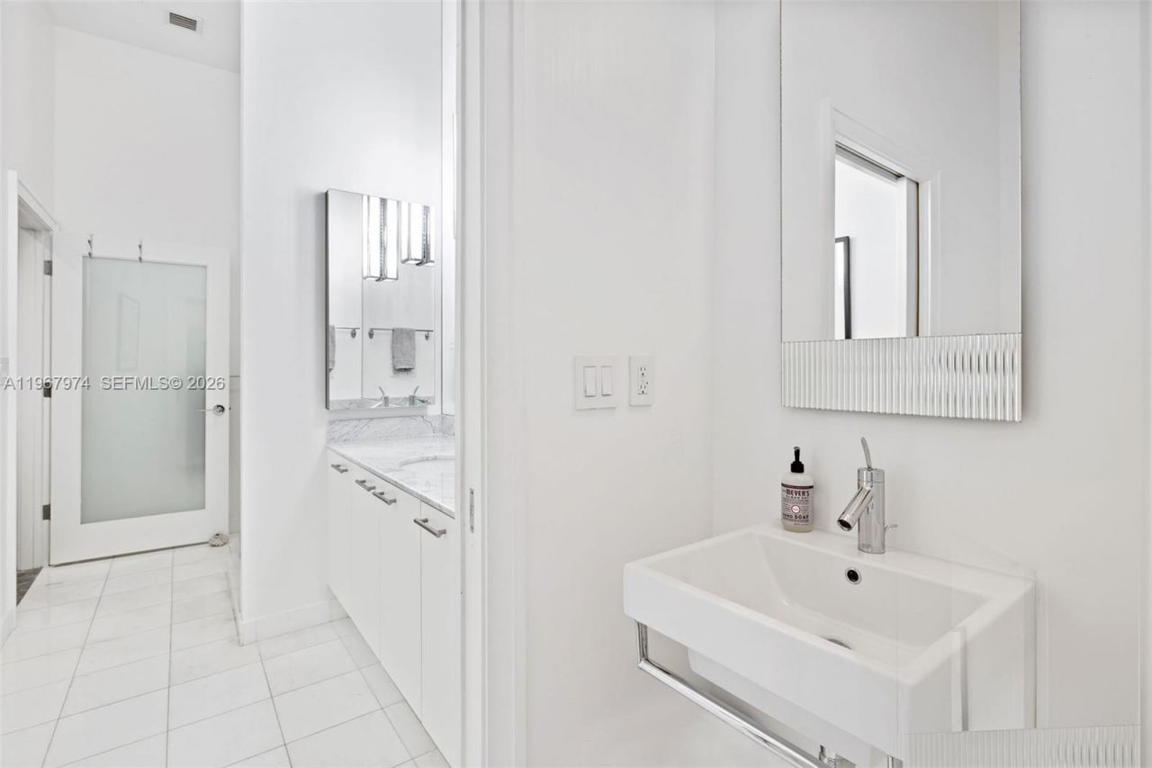 2001 Meridian Ave , Unit 107, Miami Beach, FL 33139 Photo