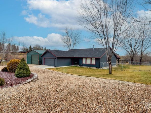 7500 Pleasant View Dr, Caldwell, ID 83607