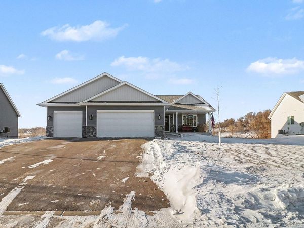 913 Mulberry Avenue NE, Montgomery, MN 56069