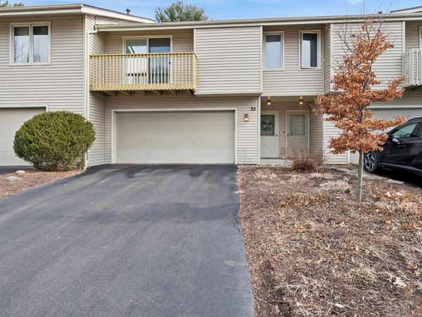 4657 High Point Drive, Unit 32, Rockford, IL 61114