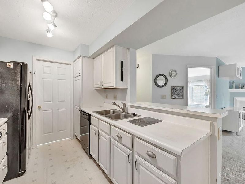 4281 Defender Drive, Unit 202, Cincinnati, OH 45252 Photo 4