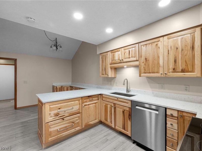 6667 Hidden Lake Trail, Brecksville, OH 44141 Photo 9