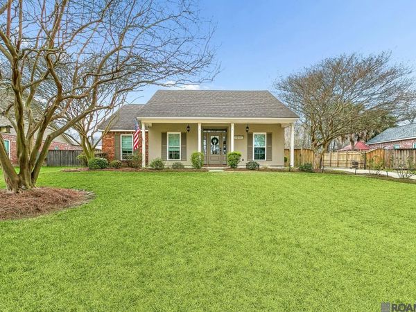 7640 Hickory Ridge Dr, Denham Springs, LA 70706