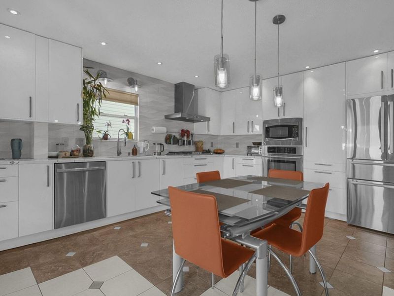 9246 Windy Creek Drive, Columbus, OH 43240 Photo 14