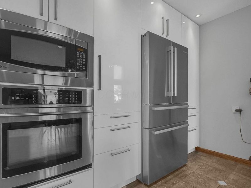 9246 Windy Creek Drive, Columbus, OH 43240 Photo 17