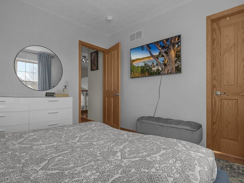 9246 Windy Creek Drive, Columbus, OH 43240 Photo 24