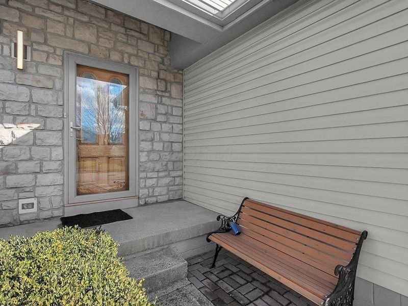 9246 Windy Creek Drive, Columbus, OH 43240 Photo 4