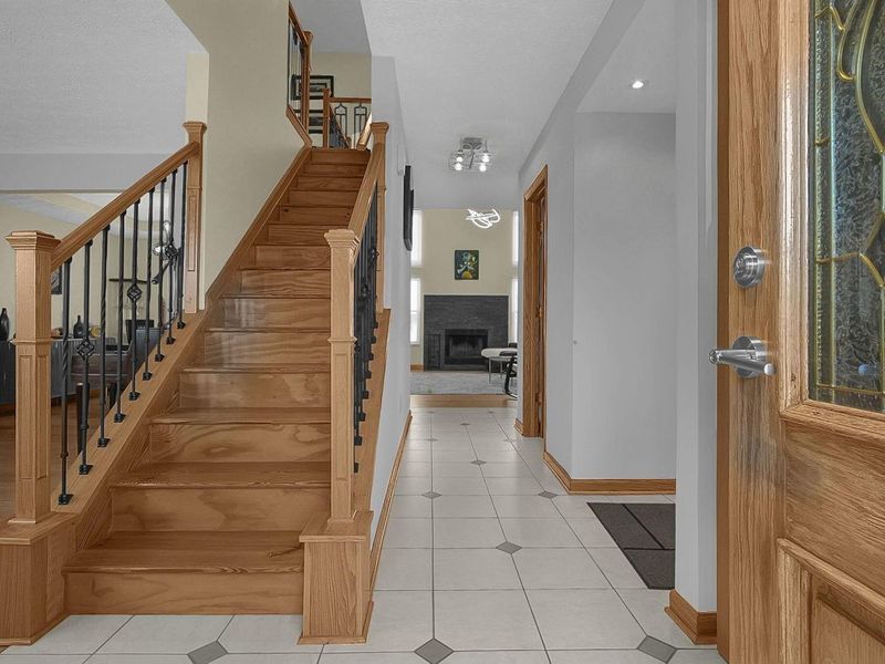 9246 Windy Creek Drive, Columbus, OH 43240 Photo 5