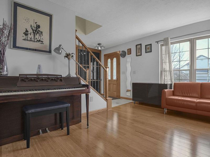 9246 Windy Creek Drive, Columbus, OH 43240 Photo 8