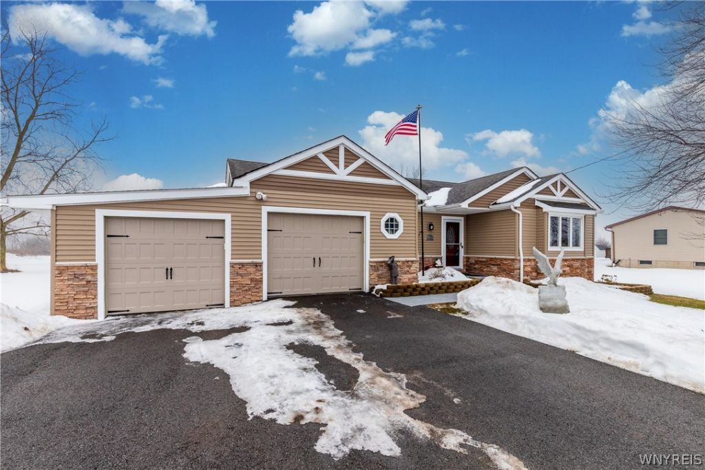 4788 Mapleton Road, Lockport, NY 14094 Main Photo